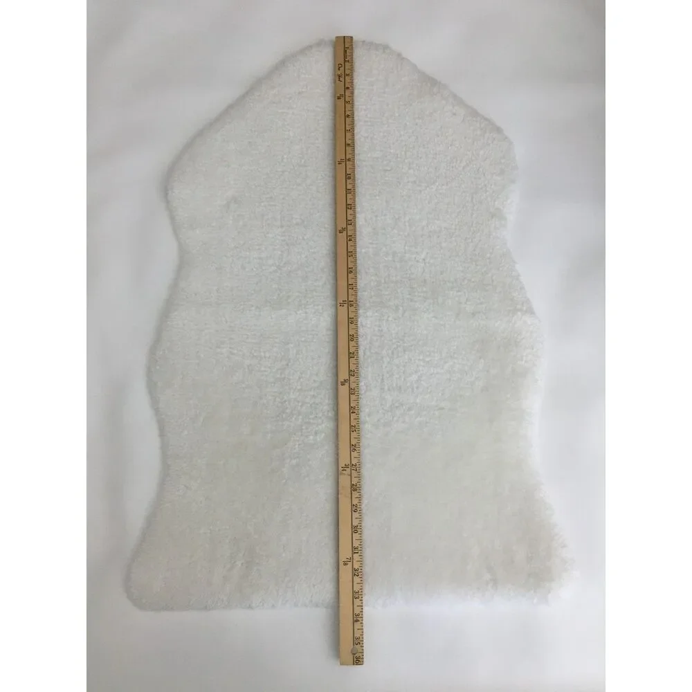 Soft and cozy white faux sheepskin / faux fur accent rug